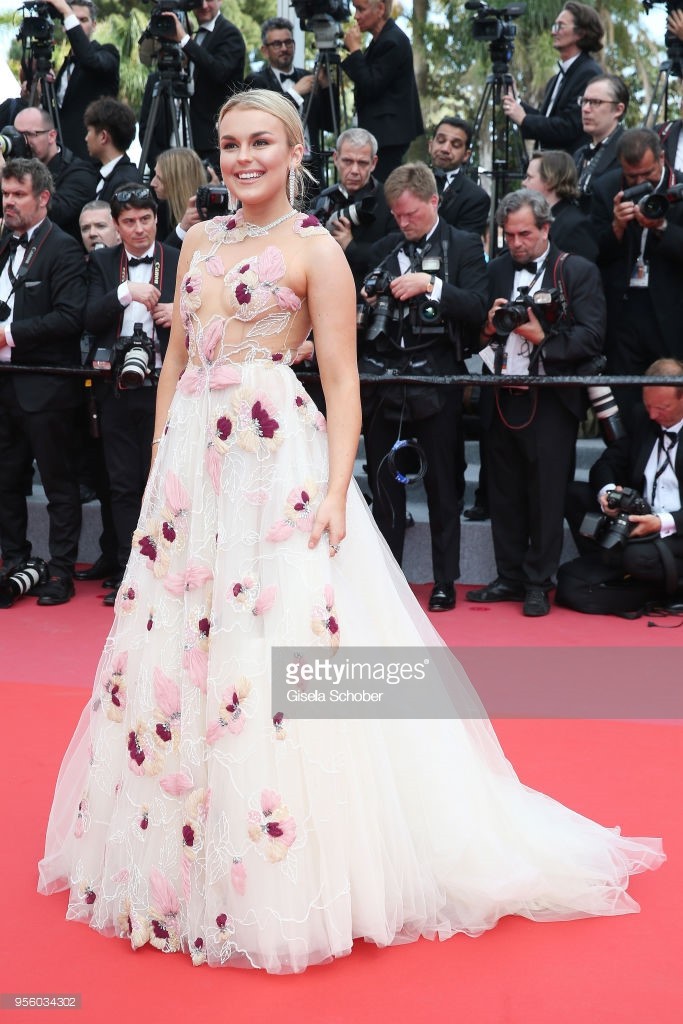Thảm đỏ Cannes 2018: Phạm Băng Băng gây thất vọng vì kém sang, sao Hollywood khoe ngực triệt để